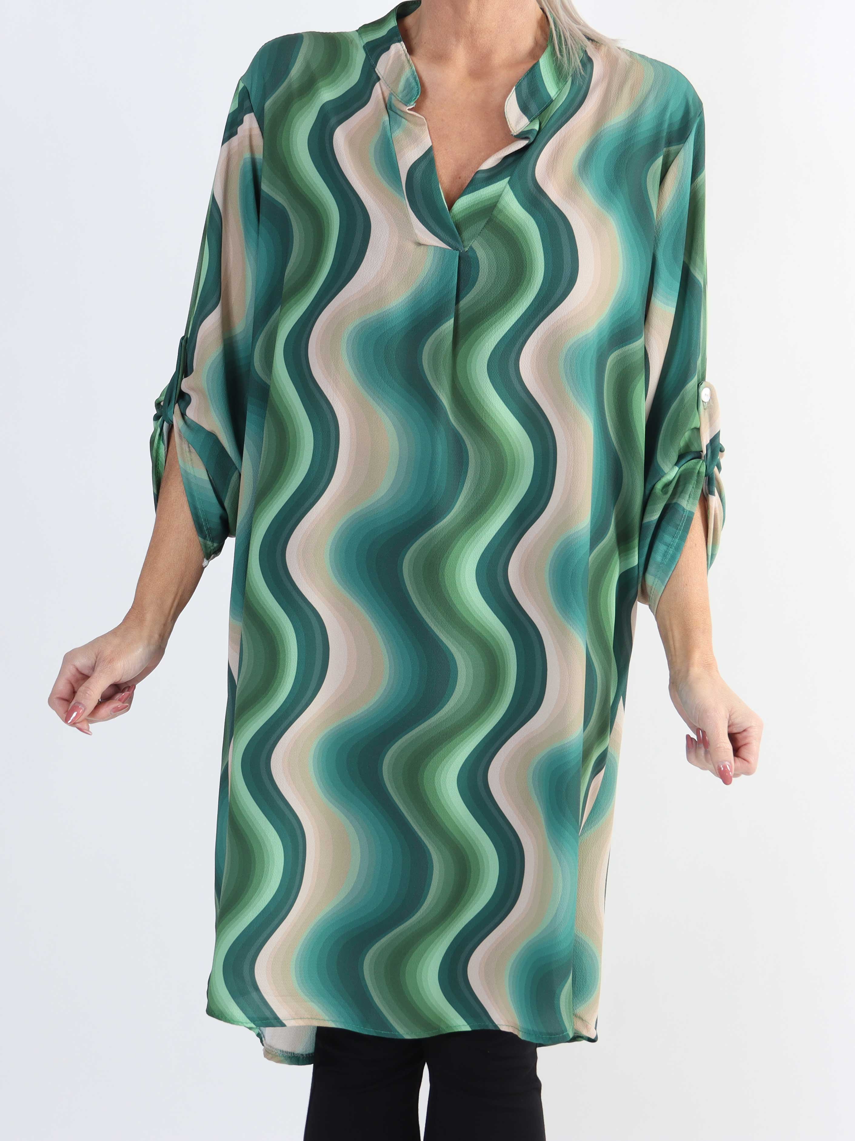 Vanesa Dress Wave - Let og luftig mønstret plus size kjole